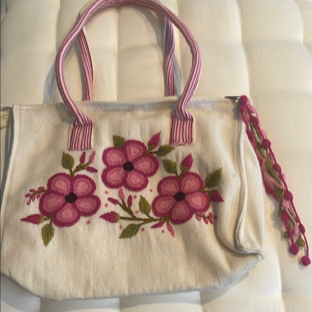 Simple Embroidered Purse/Bag made by artisans in Ecuador 🇪🇨